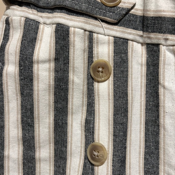 Robert Louis Medium, NWT Navy, tan and white Wide Leg Pants. Pretty and casual - Picture 4 of 7